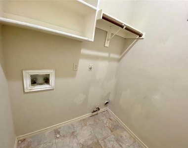 8004 Case Drive - Photo Thumbnail 19