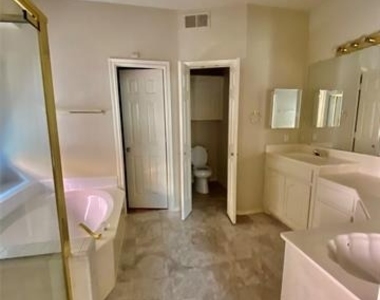 8004 Case Drive - Photo Thumbnail 9