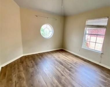 8004 Case Drive - Photo Thumbnail 15