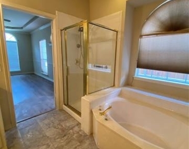 8004 Case Drive - Photo Thumbnail 10