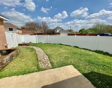 8004 Case Drive - Photo Thumbnail 22