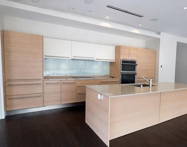 2408 Victory Park Lane - Photo Thumbnail 7