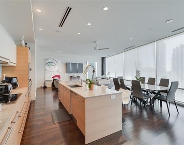 2408 Victory Park Lane - Photo Thumbnail 10