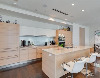 2408 Victory Park Lane - Photo Thumbnail 6