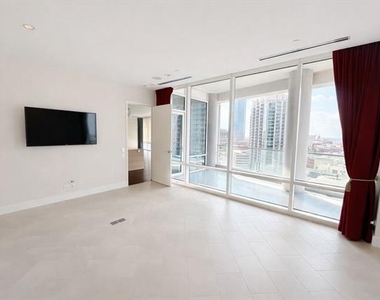 2408 Victory Park Lane - Photo Thumbnail 15