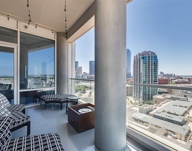 2408 Victory Park Lane - Photo Thumbnail 19