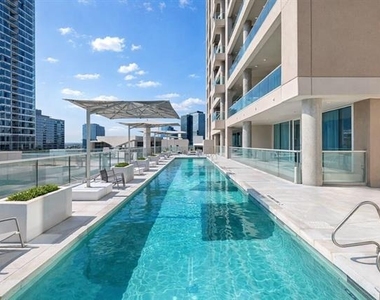 2408 Victory Park Lane - Photo Thumbnail 21