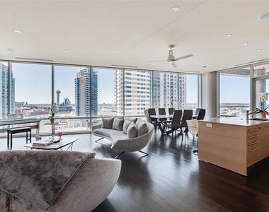 2408 Victory Park Lane - Photo Thumbnail 2