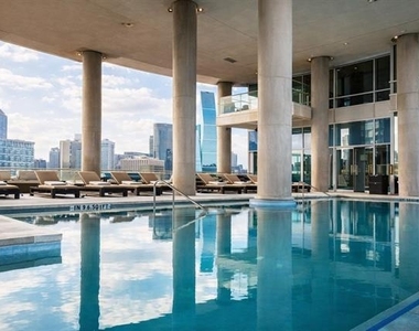2408 Victory Park Lane - Photo Thumbnail 22