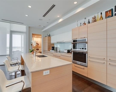 2408 Victory Park Lane - Photo Thumbnail 5