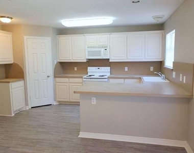 516 Bluebird Lane - Photo Thumbnail 2