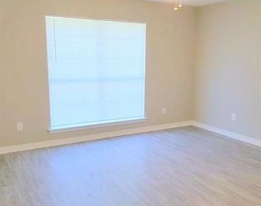 516 Bluebird Lane - Photo Thumbnail 6
