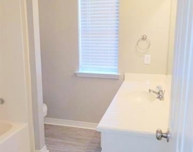 516 Bluebird Lane - Photo Thumbnail 10