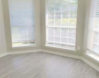 516 Bluebird Lane - Photo Thumbnail 11