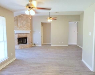516 Bluebird Lane - Photo Thumbnail 3