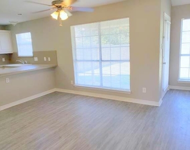 516 Bluebird Lane - Photo Thumbnail 5