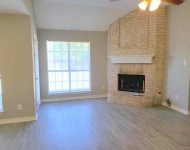 516 Bluebird Lane - Photo Thumbnail 4