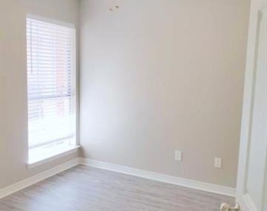 516 Bluebird Lane - Photo Thumbnail 12