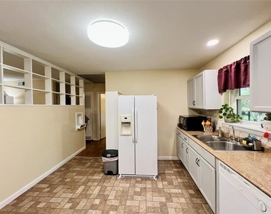 310 W 15th Street - Photo Thumbnail 19
