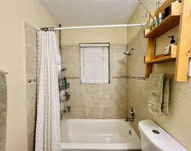 310 W 15th Street - Photo Thumbnail 16