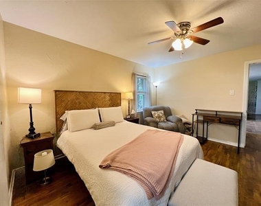 310 W 15th Street - Photo Thumbnail 7
