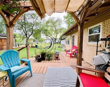 310 W 15th Street - Photo Thumbnail 27