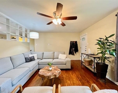 310 W 15th Street - Photo Thumbnail 5