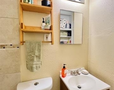 310 W 15th Street - Photo Thumbnail 17