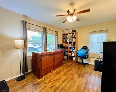 310 W 15th Street - Photo Thumbnail 15