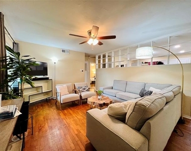 310 W 15th Street - Photo Thumbnail 3