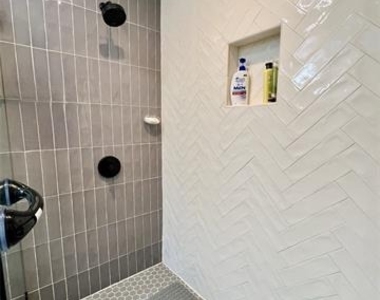 310 W 15th Street - Photo Thumbnail 11