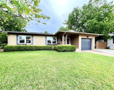 310 W 15th Street - Photo Thumbnail 1