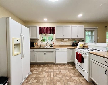 310 W 15th Street - Photo Thumbnail 21