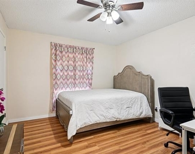 2106 Avalon Lane - Photo Thumbnail 21