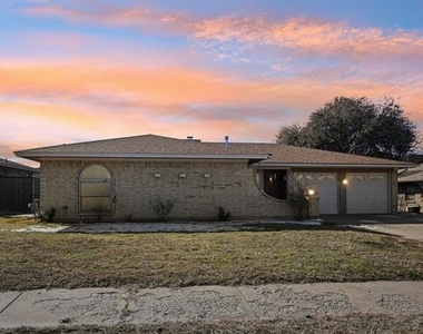 2106 Avalon Lane - Photo Thumbnail 39