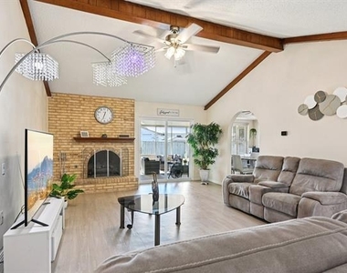 2106 Avalon Lane - Photo Thumbnail 6