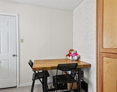 2106 Avalon Lane - Photo Thumbnail 15
