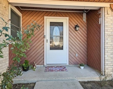 2106 Avalon Lane - Photo Thumbnail 2