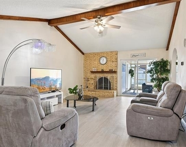 2106 Avalon Lane - Photo Thumbnail 4