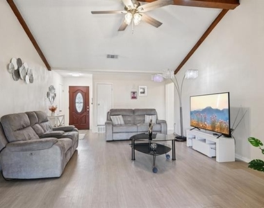 2106 Avalon Lane - Photo Thumbnail 5
