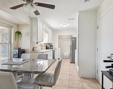 2106 Avalon Lane - Photo Thumbnail 9