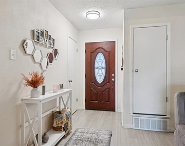 2106 Avalon Lane - Photo Thumbnail 3
