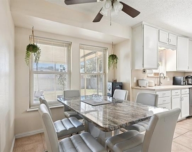 2106 Avalon Lane - Photo Thumbnail 8