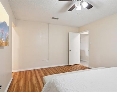 2106 Avalon Lane - Photo Thumbnail 25