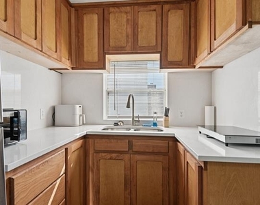 2106 Avalon Lane - Photo Thumbnail 14