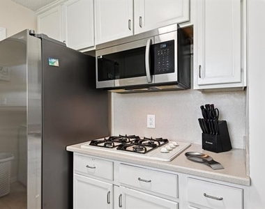 2106 Avalon Lane - Photo Thumbnail 12