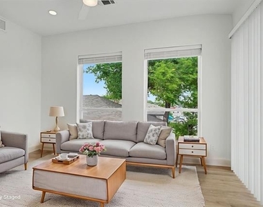 2217 N Fitzhugh Avenue - Photo Thumbnail 7