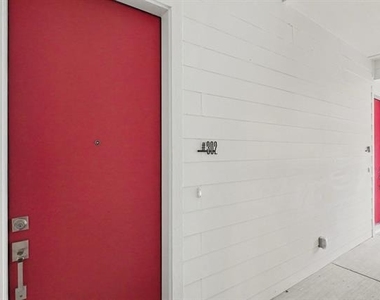 2217 N Fitzhugh Avenue - Photo Thumbnail 3