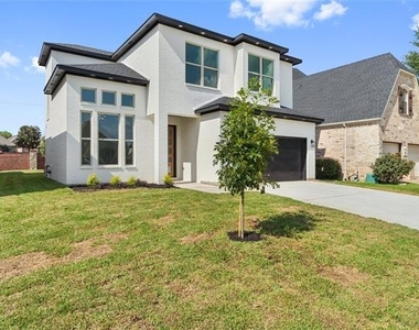 907 Saint George Place - Photo Thumbnail 2