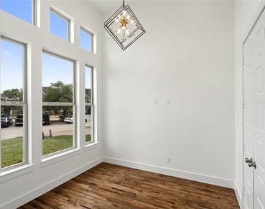 907 Saint George Place - Photo Thumbnail 5